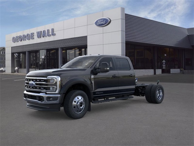 2025 Ford F-450 Super Duty Chassis Cab Lariat's photo