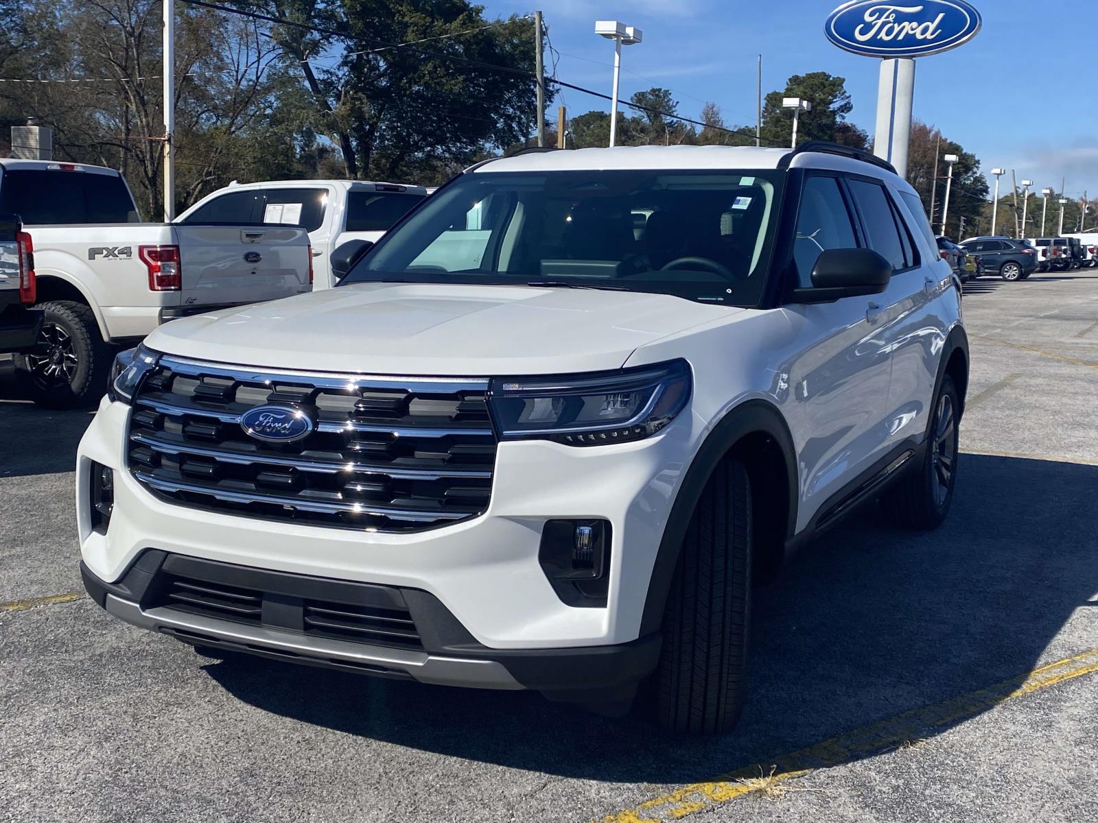 2026 Ford Explorer photo 4