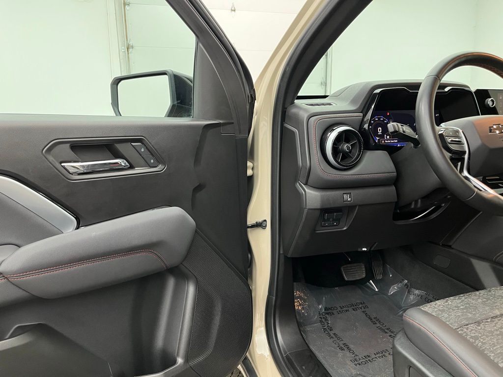2024 Chevrolet Colorado Z71 photo 9