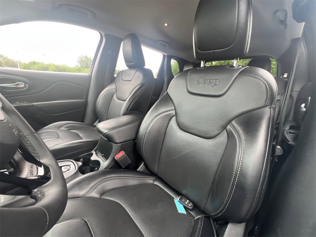 2023 Jeep Cherokee Altitude photo 28
