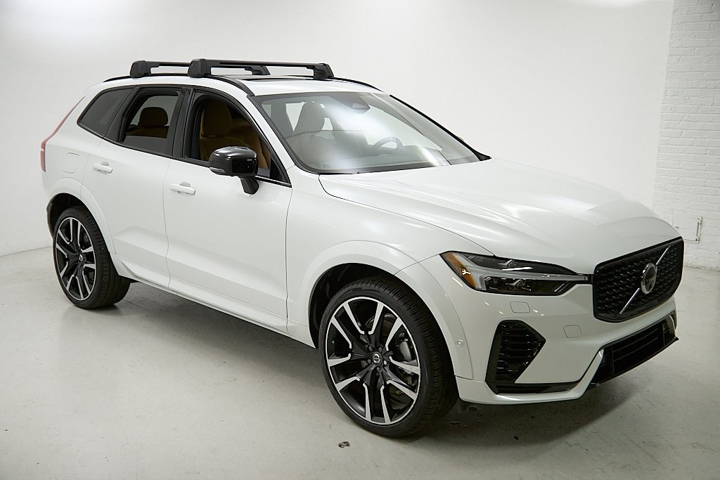 2025 VOLVO XC60 - Image 4