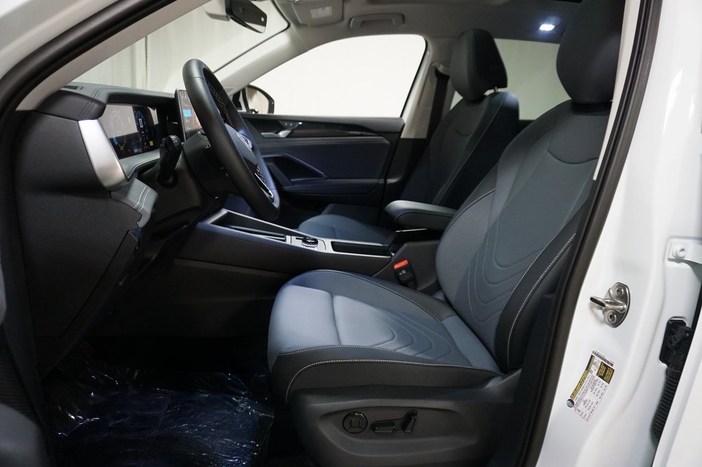 2025 Volkswagen Tiguan SE photo 4