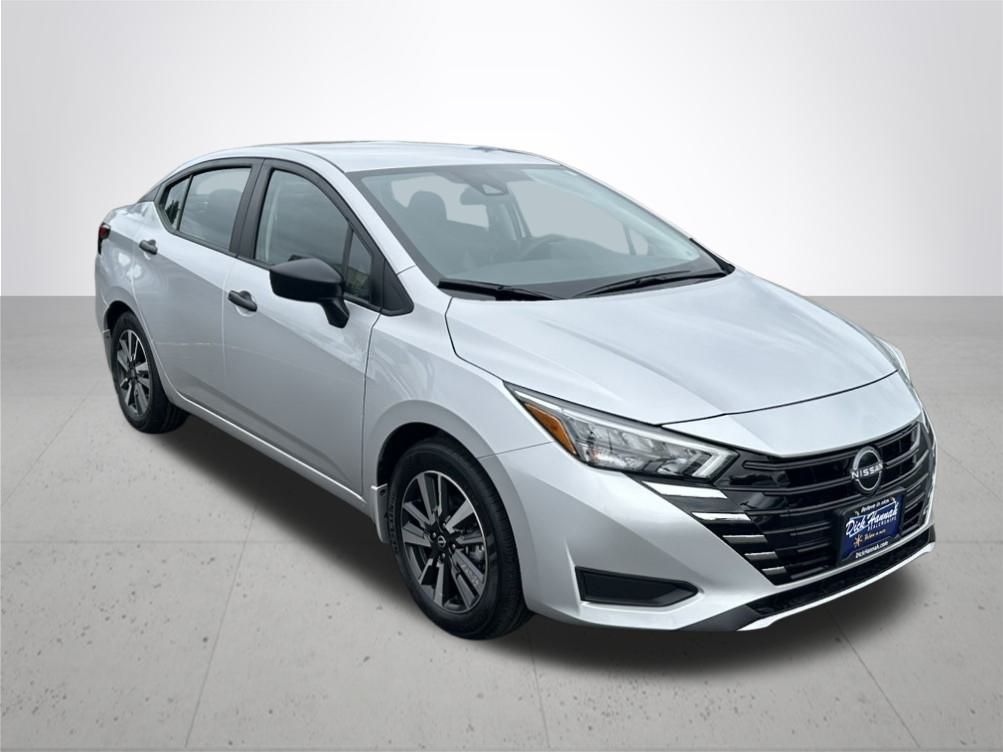2025 Nissan Versa 1.6 S photo 5