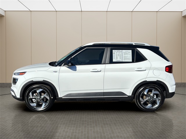 2023 Hyundai Venue Limited photo 2