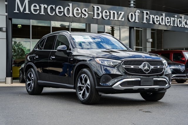 2025 Mercedes-Benz GLC Base's photo
