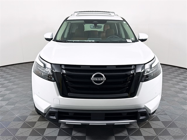 2025 Nissan Pathfinder Platinum photo 2