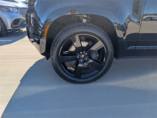 2024 Land Rover Defender 130 X-Dynamic SE photo 3