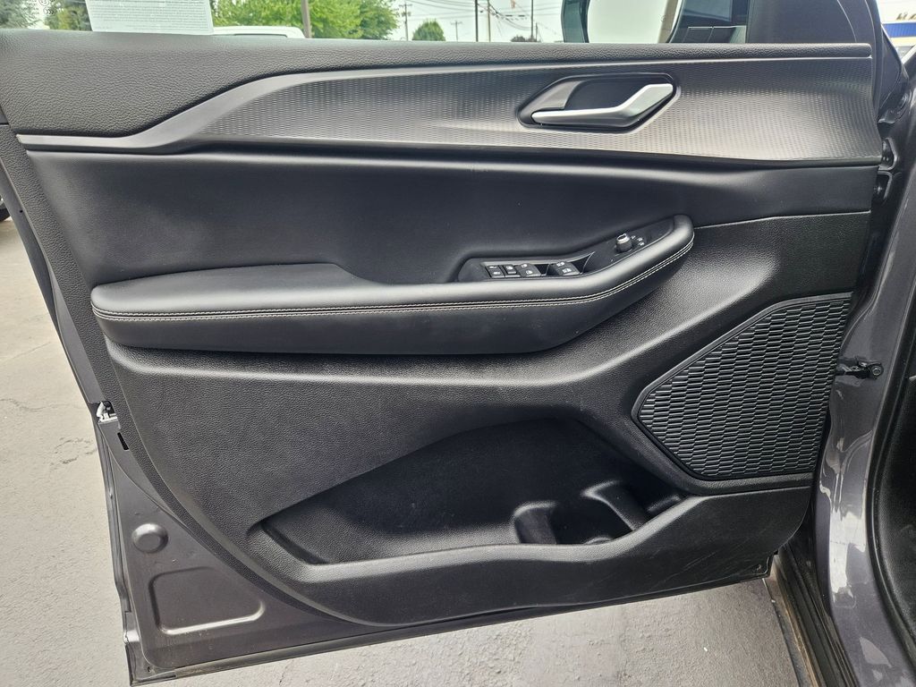 2023 Jeep Grand Cherokee Altitude photo 8