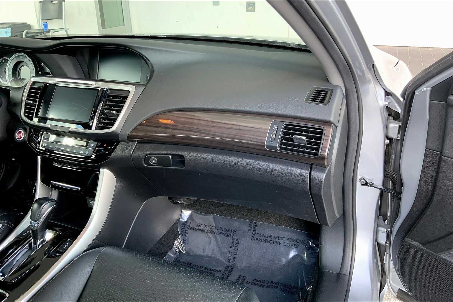 2016 Honda Accord EX-L photo 17