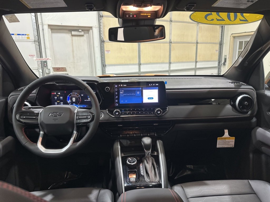 2025 Chevrolet Colorado Z71 photo 13