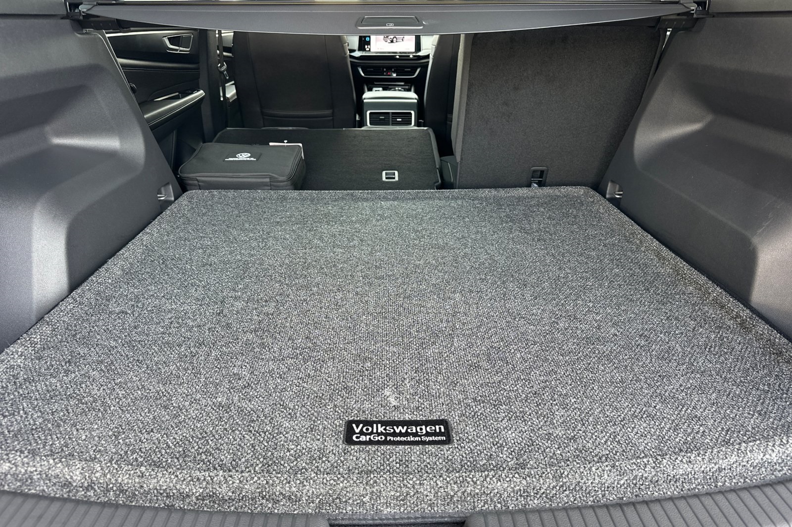 2025 Volkswagen Atlas Cross Sport SEL R-Line photo 12