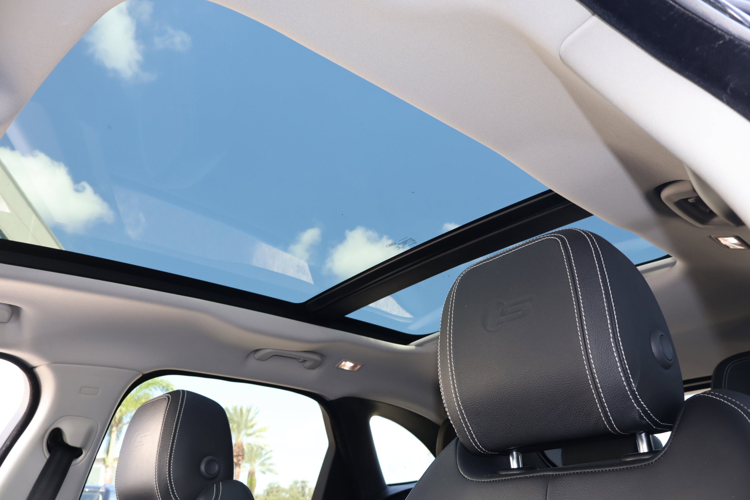 2017 Jaguar F-PACE S photo 3