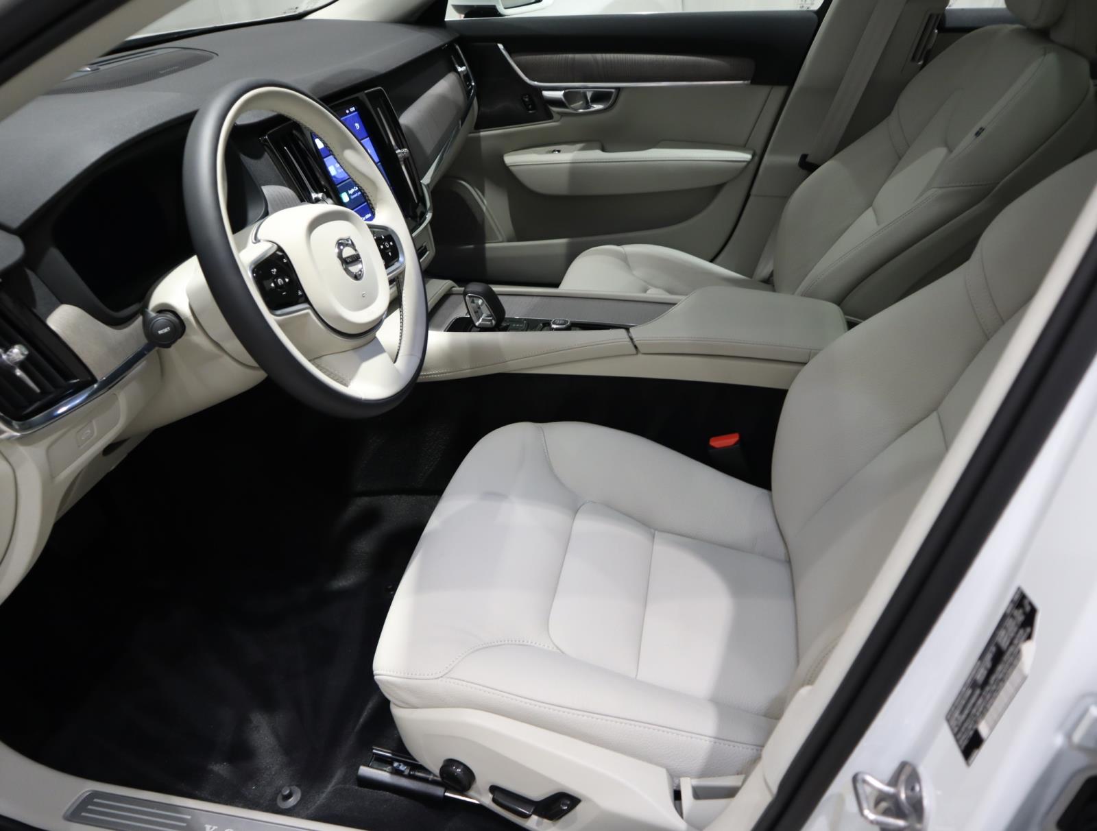2025 Volvo S90 Plus photo 19