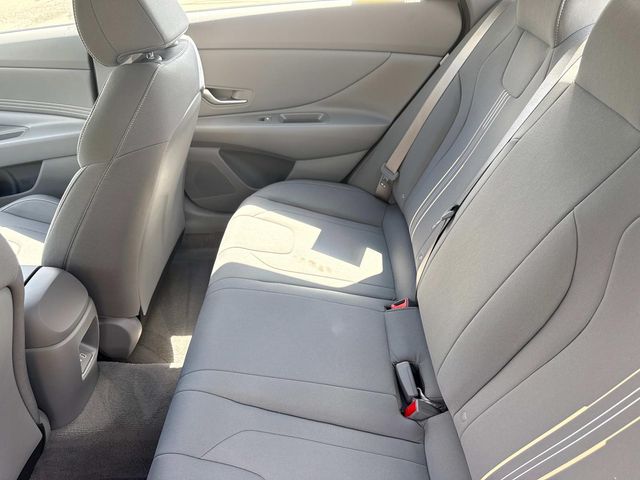 2025 Hyundai Elantra SEL Sport photo 11