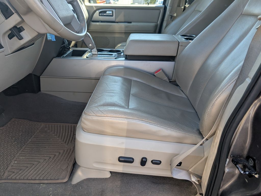 2013 Ford Expedition Limited photo 8