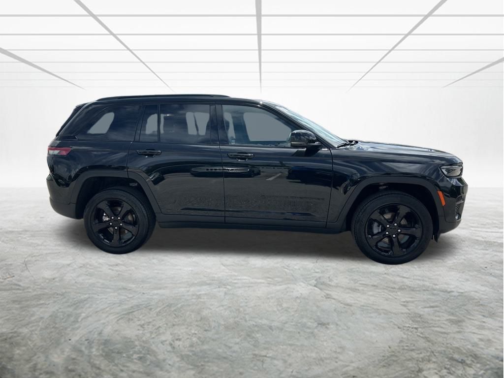 2025 Jeep Grand Cherokee Altitude X photo 3