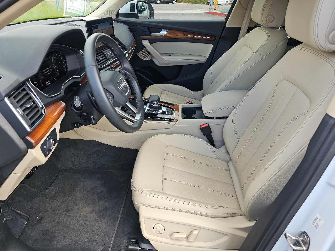 2023 Audi Q5 45 S line Premium Plus photo 2