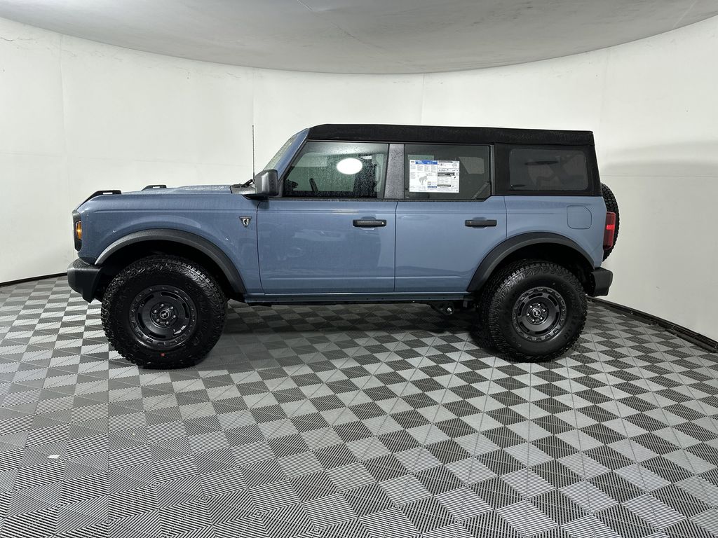 2025 Ford Bronco Base photo 3