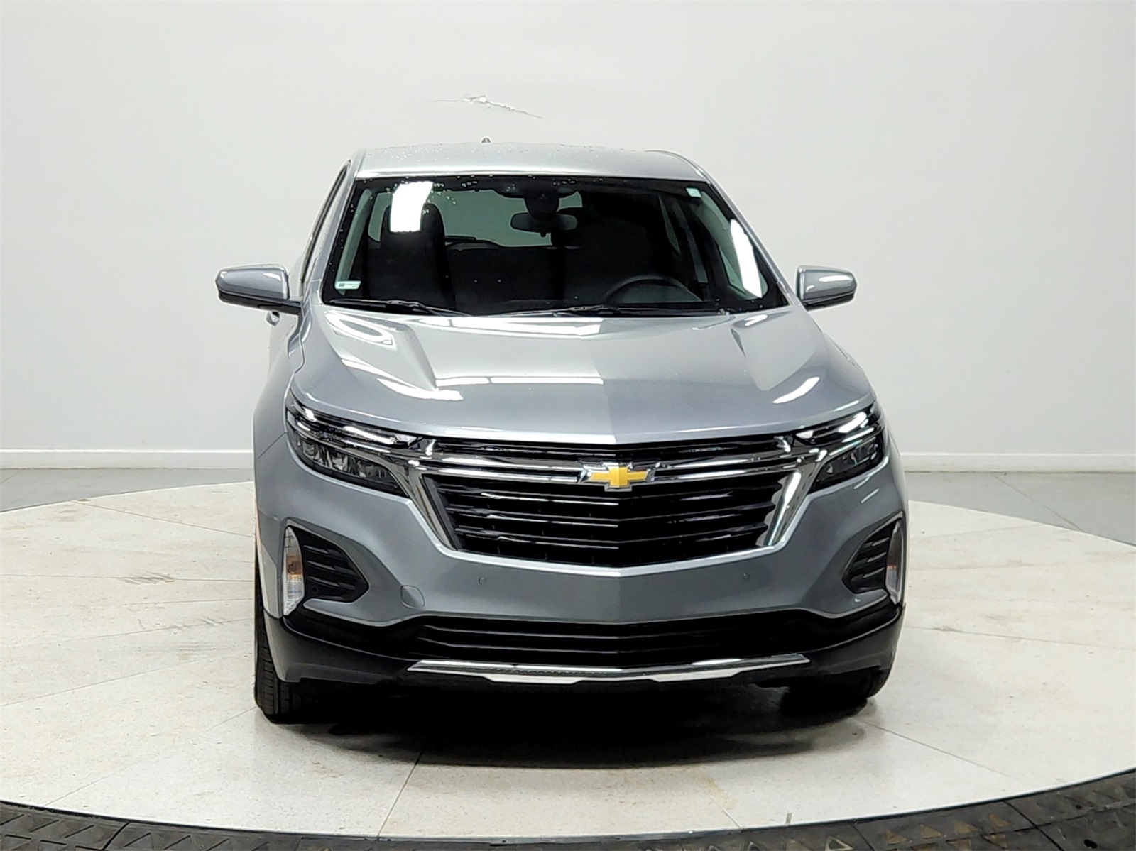 2024 Chevrolet Equinox LT photo 2