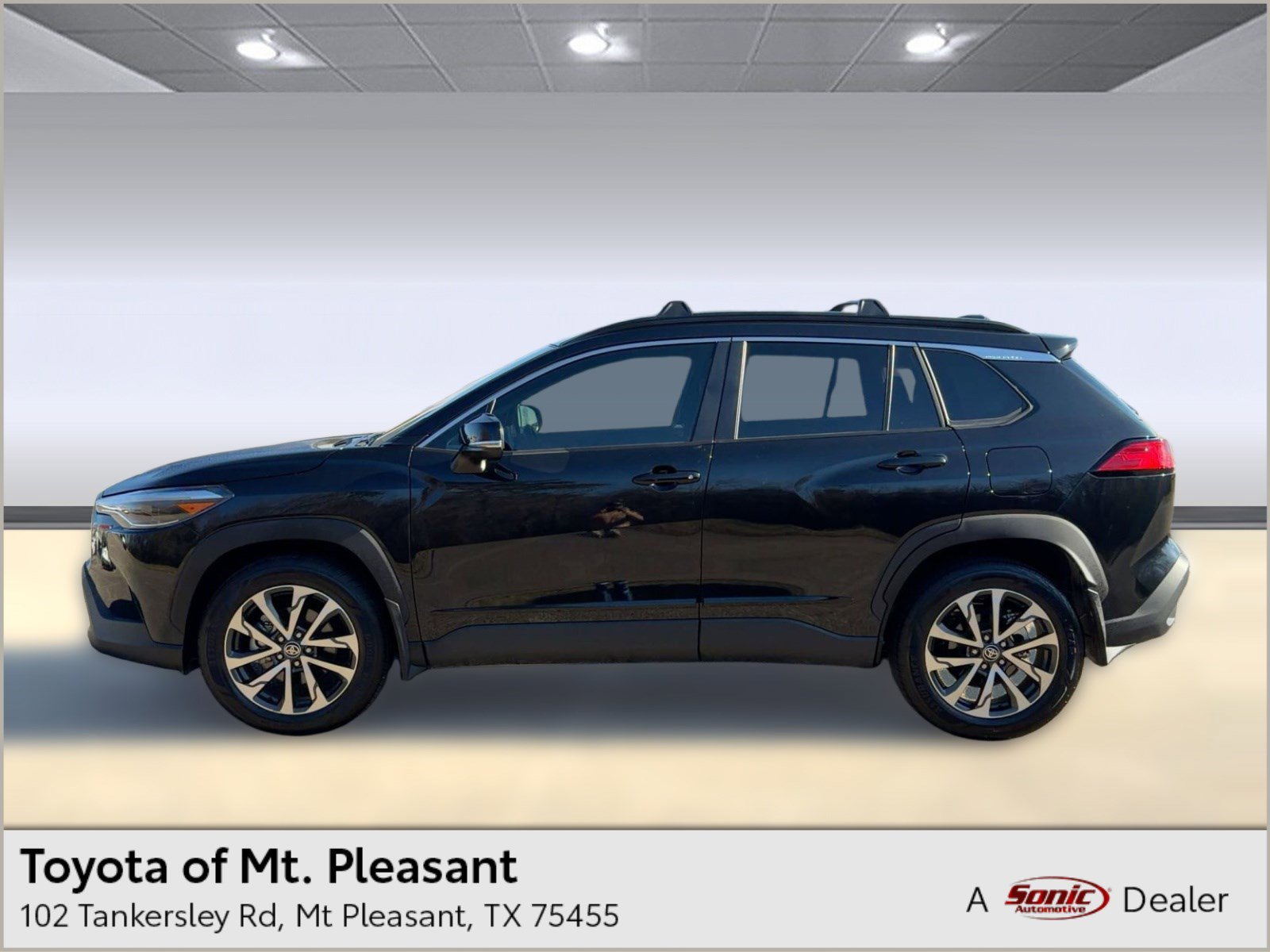 2024 Toyota Corolla Cross XLE's photo