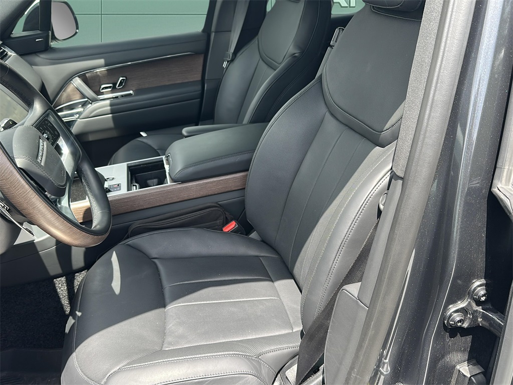 2024 Land Rover Range Rover SE photo 18
