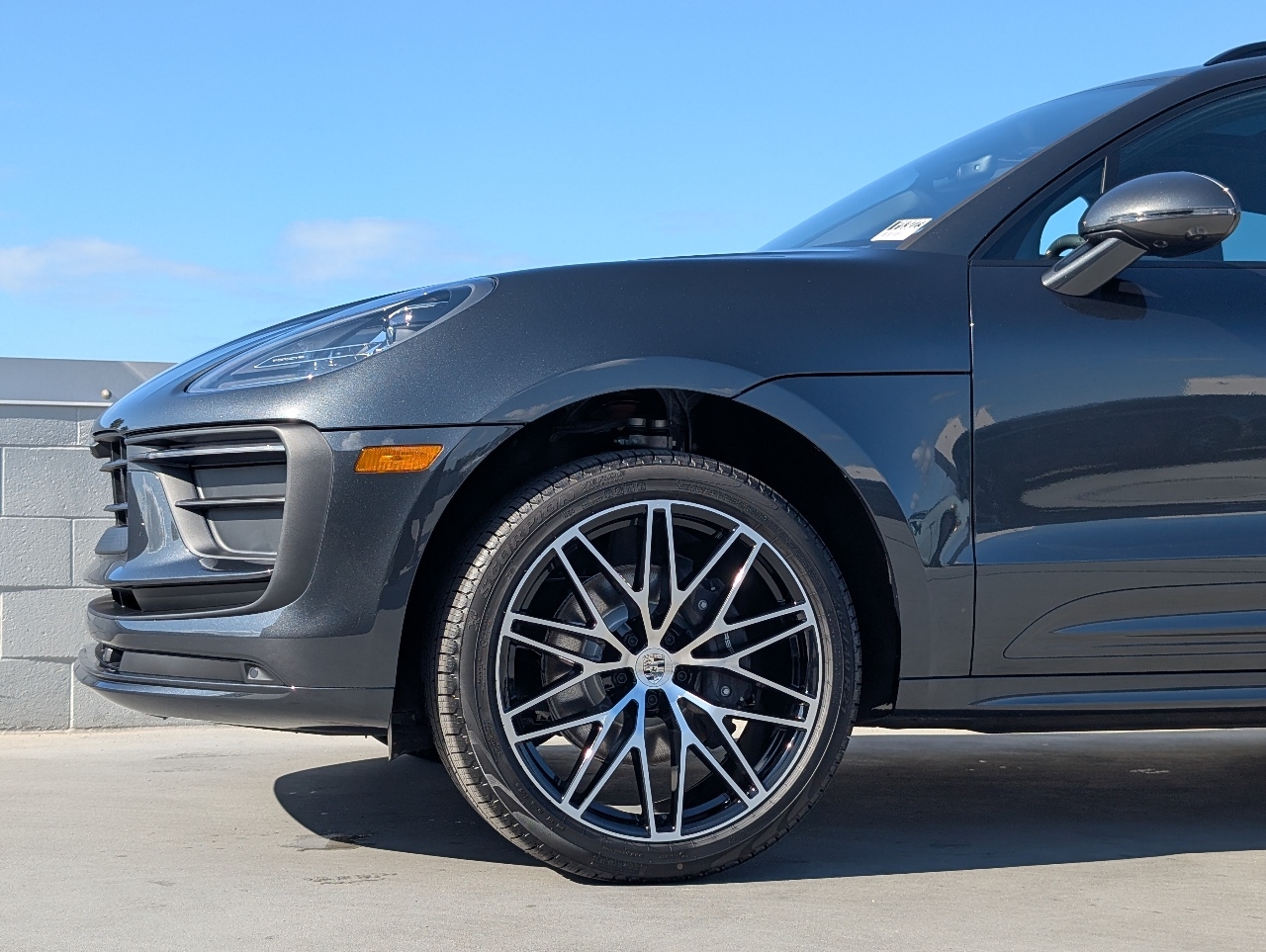 2026 Porsche Macan T photo 9