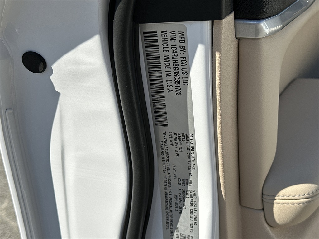 2025 Jeep Grand Cherokee Limited photo 28