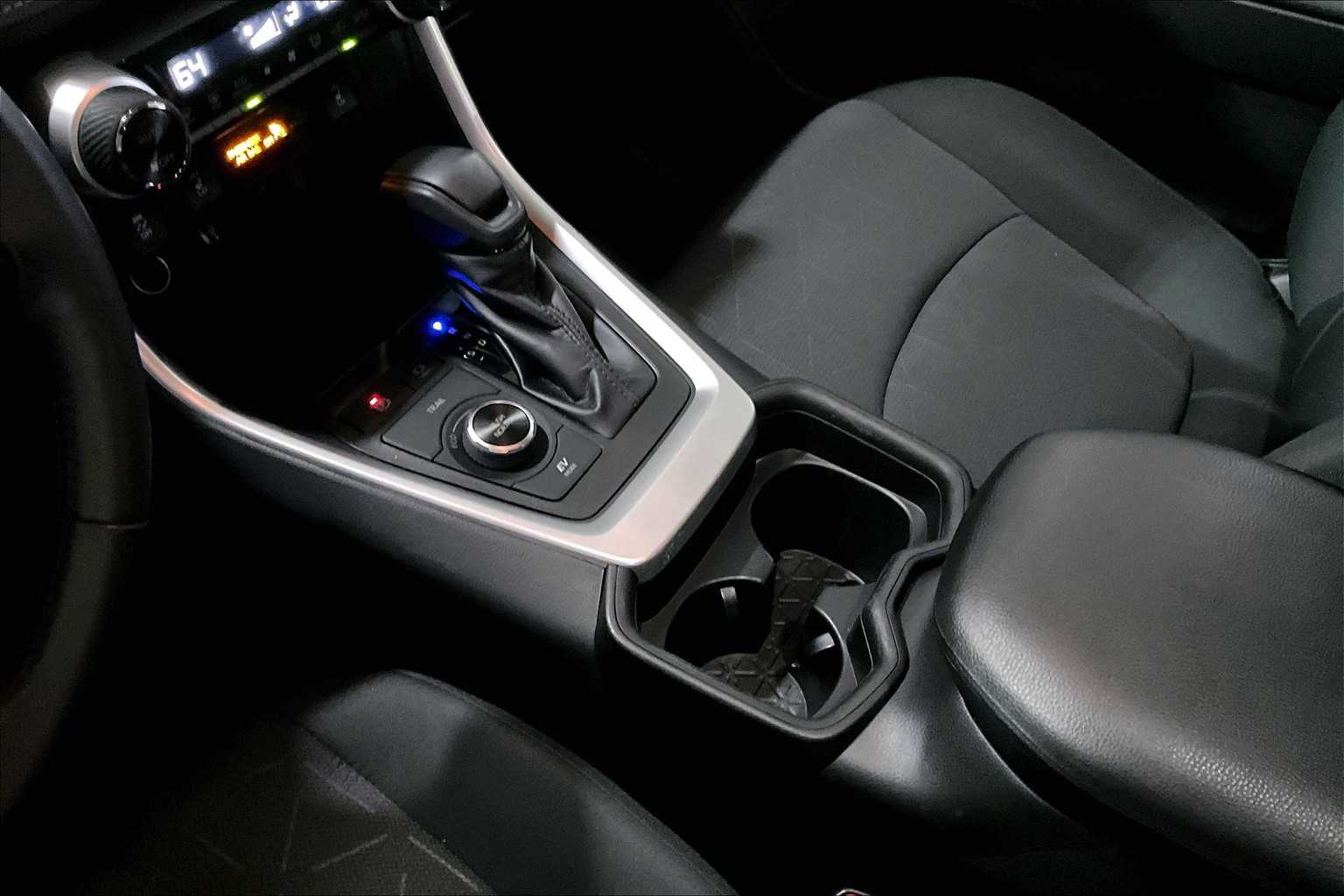 2019 Toyota RAV4 Hybrid XLE photo 15