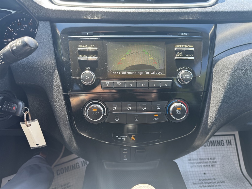 2015 Nissan Rogue S photo 21