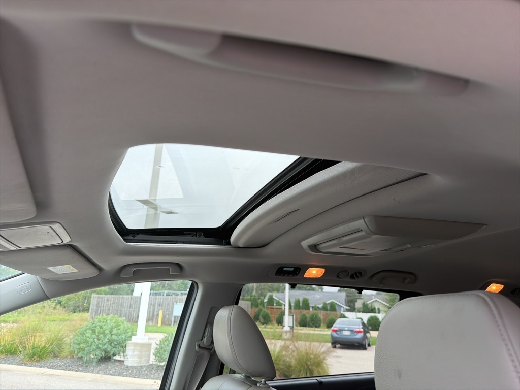 2014 Honda Odyssey Touring photo 13