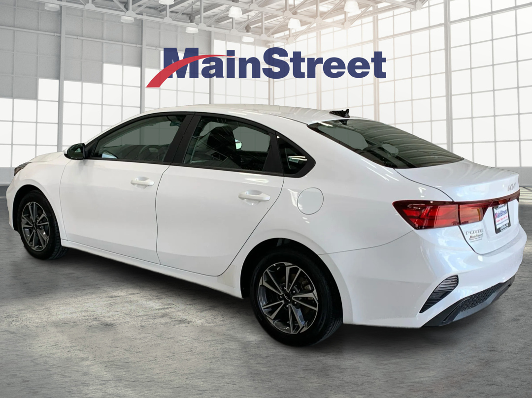 2024 Kia Forte LXS photo 2