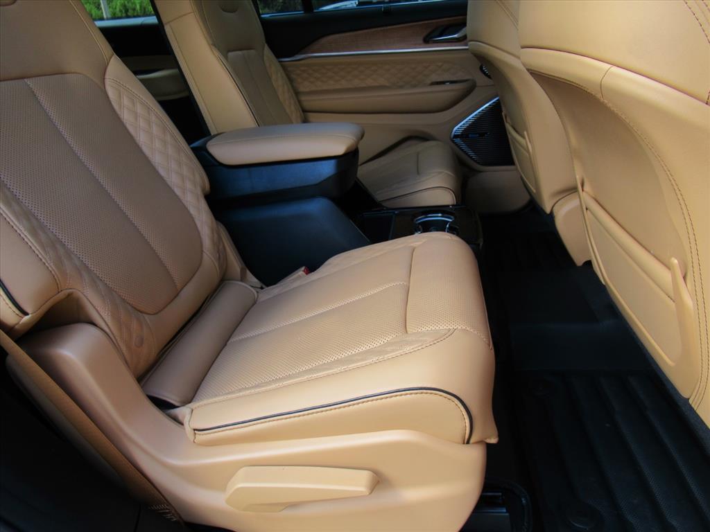 2025 Jeep Grand Cherokee L Summit photo 28