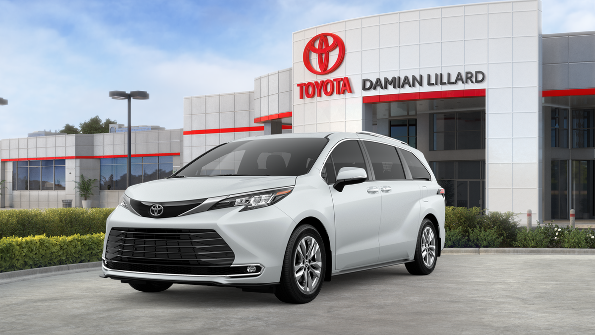 2026 Toyota Sienna Limited's photo