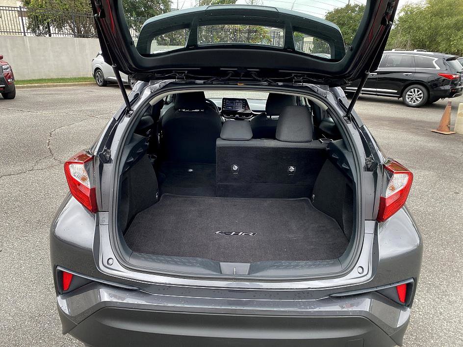 2020 Toyota C-HR LE photo 19