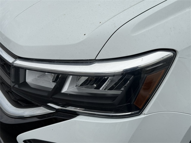 2022 Volkswagen Taos SE photo 2