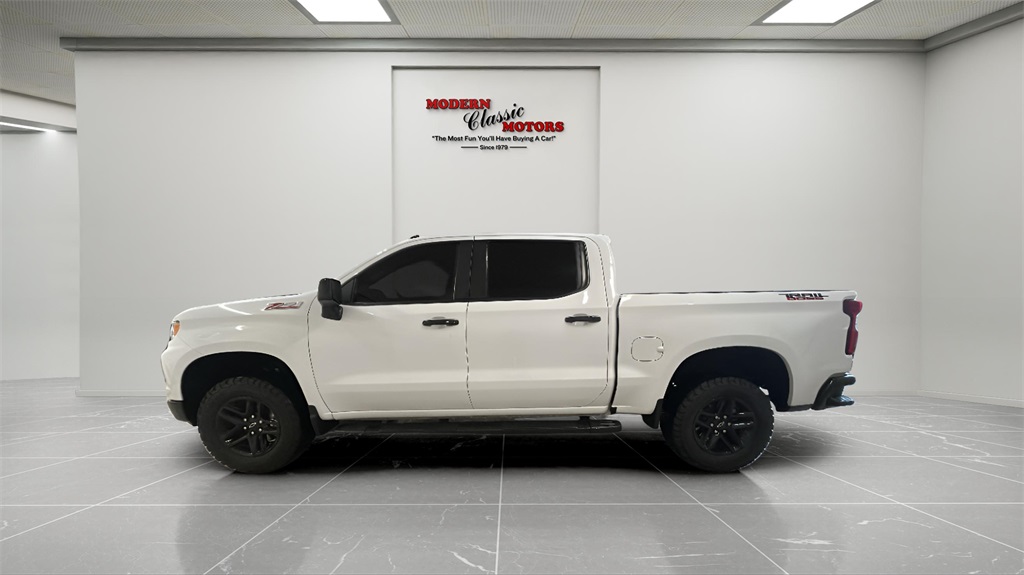 2024 Chevrolet Silverado Trail Boss LT photo 2