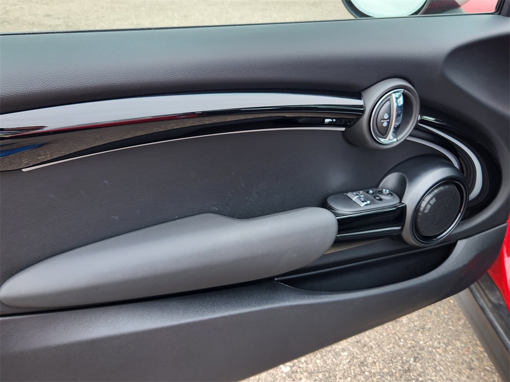 2024 Mini Cooper 2 Door Hardtop SE photo 6