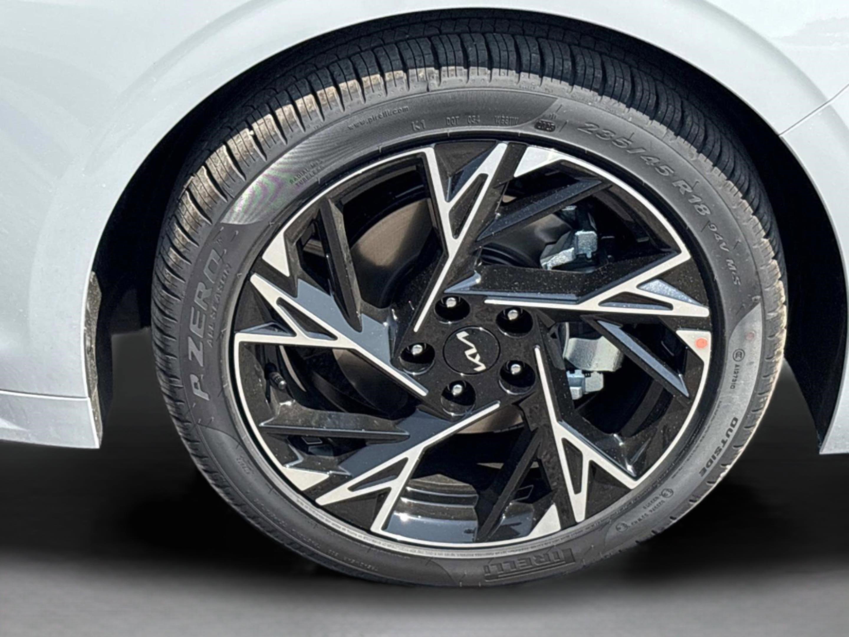 2026 Kia K5 GT-Line photo 9