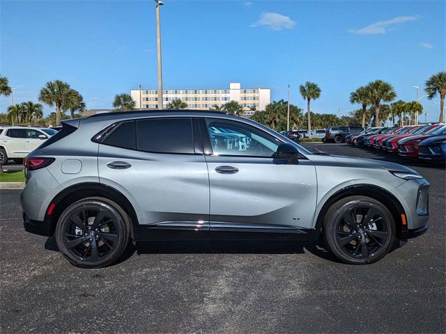 2025 Buick Envision Sport Touring photo 3