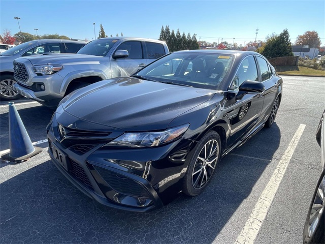 2024 Toyota Camry SE photo 3