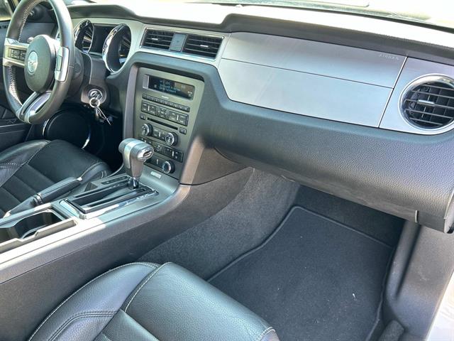 2012 Ford Mustang GT Premium photo 14