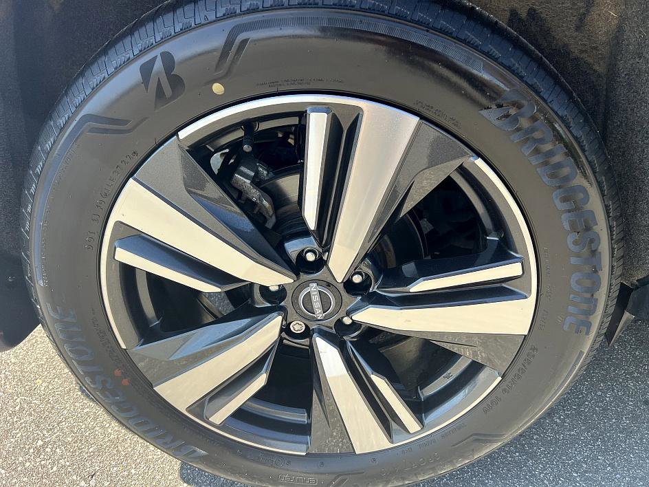 2023 Nissan Rogue Platinum photo 11