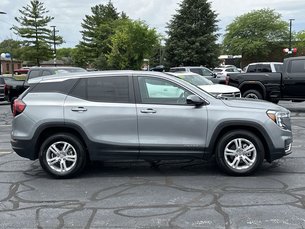 2024 GMC TERRAIN - Image 9