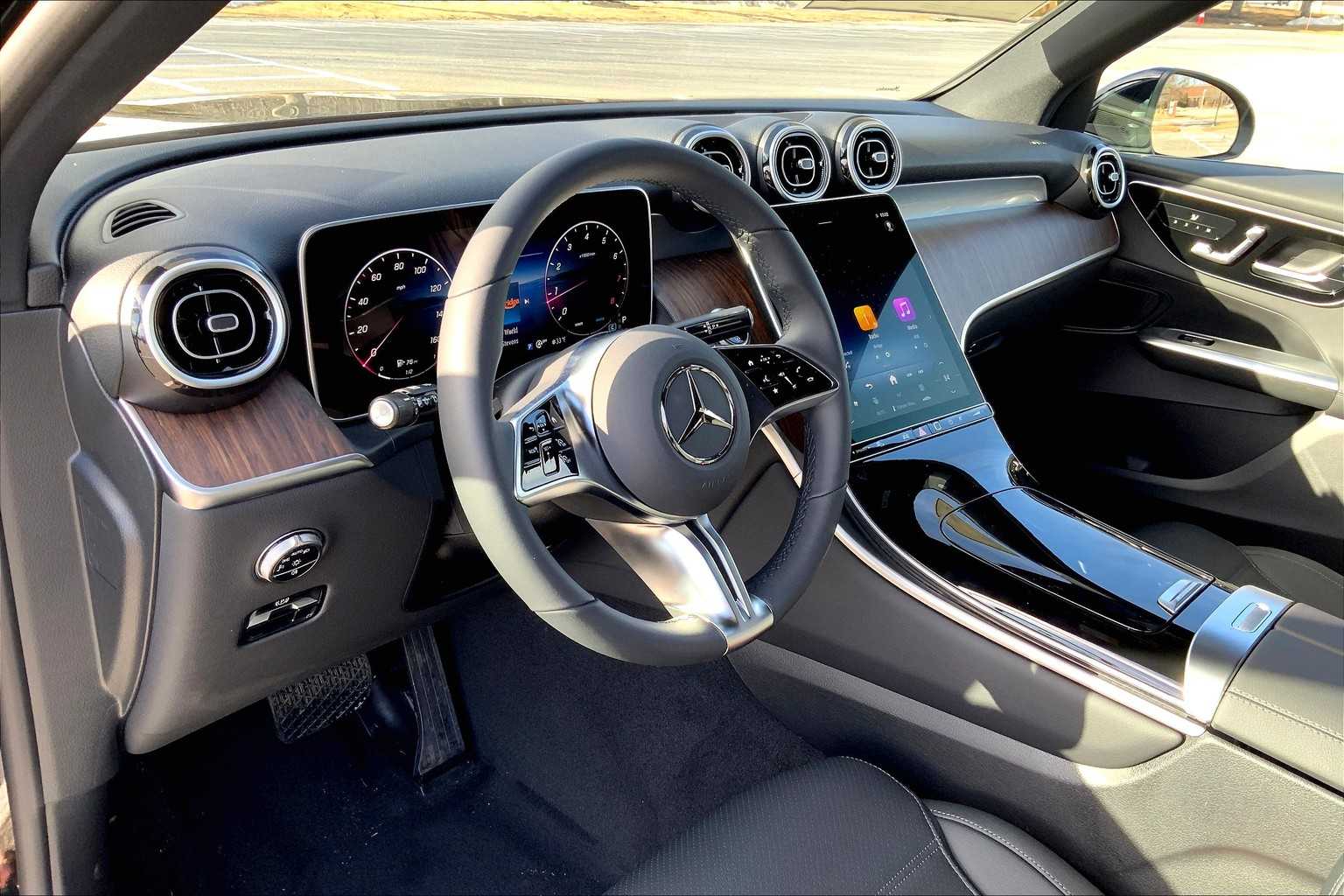 2025 Mercedes Benz GLC 300 4MATIC photo 9