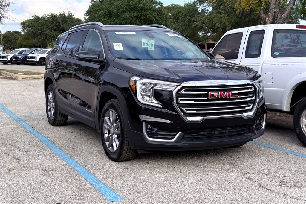 2024 GMC Terrain SLT's photo