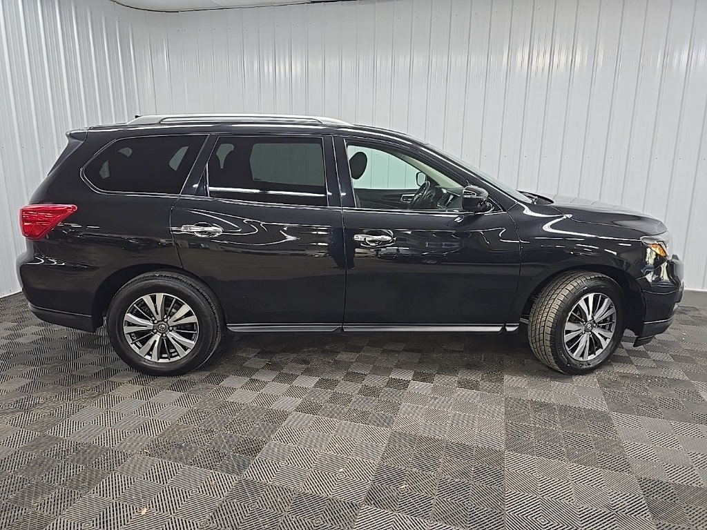 2020 Nissan Pathfinder SV photo 2
