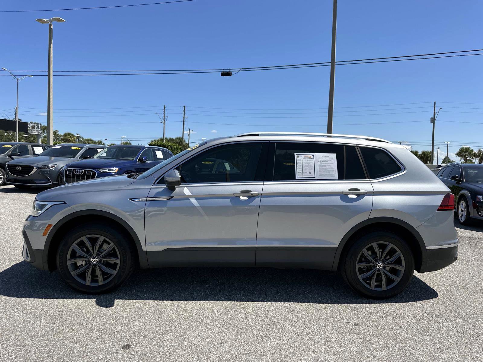 2022 Volkswagen Tiguan SE photo 4
