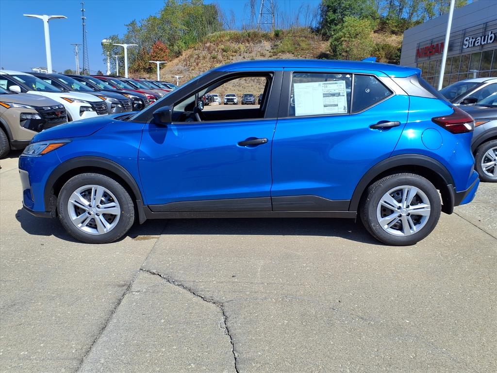 2025 Nissan Kicks Play S photo 3