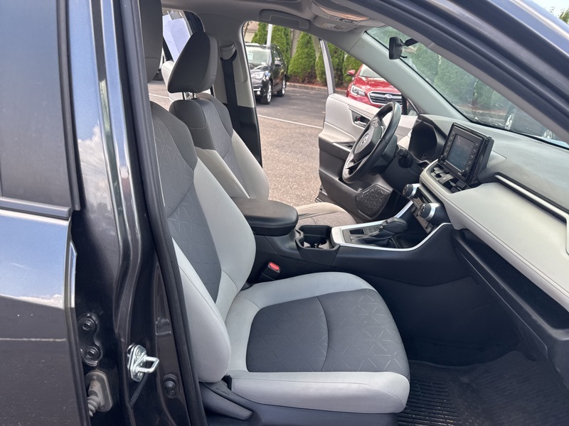 2020 Toyota RAV4 XLE Sport photo 18