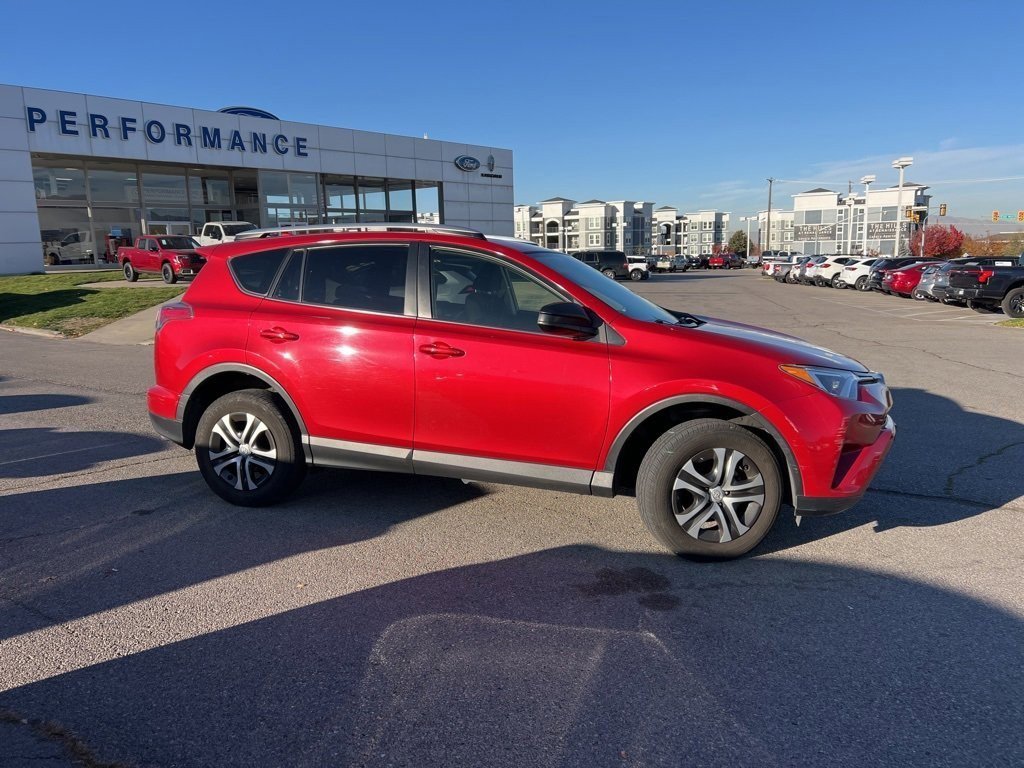 2016 Toyota RAV4 LE photo 3